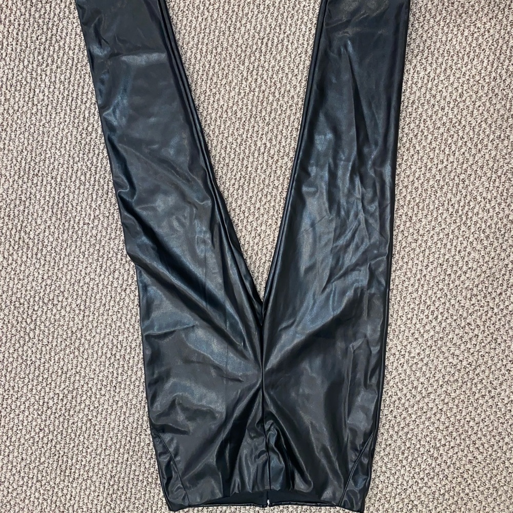🌸NEVER WORN. PU leather leggings